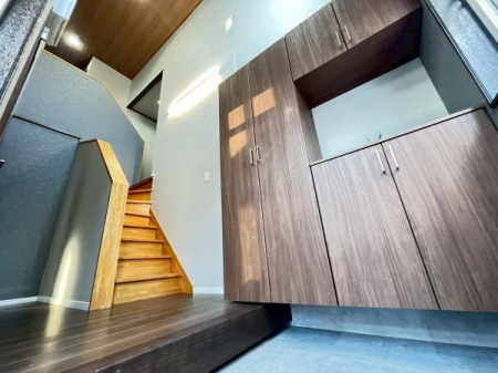 ���ց@�V���[�Y�{�b�N�X�t���Ŏ��[�͂̂��錺�ցB�Ƒ����̌C��O�o�p�i����������Еt���܂��B