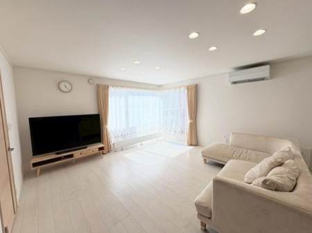 ���r���O�@��ʑ��Ŗ��邢�z�˂������荞�݂܂�