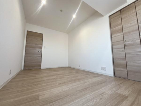 �m���@7���̗m���͐��`�ŉƋ�z�u���₷����ԁB�Q���⏑�ւȂǑ��p�r�ɑΉ����܂��B