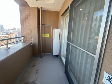 �o���R�j�[�@���r���O���璼�ڏo����ł���o���R�j�[�B14�K�����Ȃ�ł͂̊J����������A�s�S�̌i�F���y���߂܂��B