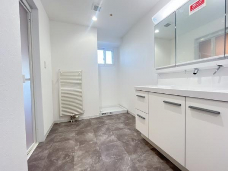 ���ʑ�E���ʏ��@���t���Ŗ��邭�A�L���ɂ�Ƃ�̂�����ʒE�ߎ��B���[�͂̂�����ʉ��ϑ�ŁA�����̐g�x�x�����K�ł��B