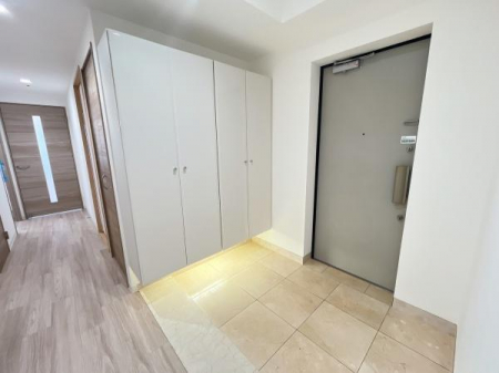 ���ց@�V���[�Y�{�b�N�X�t���Ŏ��[�͂̂��錺�ցB�Ƒ����̌C��O�o�p�i����������Еt���܂��B