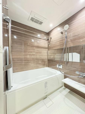 @oX[͗Cg[@tB̓T[oXS̗pBۉނłƒfMƁAۉgt^̗̍pŔM𓦂AԓKL[v܂B