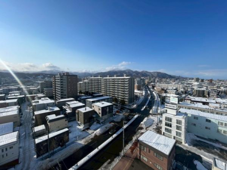 �Z�˂���̒��]�ʐ^�@-