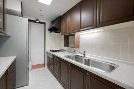 �L�b�`���@�㉺�Ɏ��[��������A��Ƃ��₷���Ɨ��^�L�b�`���B�J�b�v�{�[�h���ݒu����Ă���A�����X�y�[�X�Ǝ��[�ʂ̃o�����X���ǂ��A���X�̉Ǝ������K�ɂ��Ȃ��܂��B