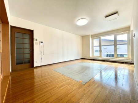 ���r���O�@�y�~�ł��f���ŉ߂����鏰�g�[�t��LDK�z ���r���O�����ɂ͏��g�[���������Ă���A�����G�߂�������������悭�����������߂܂��B�����o�Ȃ����ߋ�C���������ɂ������������オ��Ȃ����߉q���I�ł��I