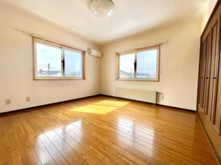 �m���@�y���������������ޖ��邢�������z 2�ʍ̌��ɂ���������E�ʕ��Ƃ��ɗǍD�Ȃ������ł� �B�ǈ�ʂɑ�e�ʂ̃N���[�[�b�g������Ă���ߗނ⎄�����܂Ƃ߂Ď��[�\�B�Q����q�������ȂǑ��ړI�Ɋ��p�ł��܂��I