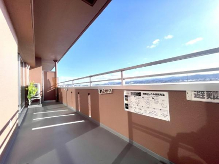 �o���R�j�[�@�o���R�j�[�͉��s��������A�֎q��u���Ĉꑧ�������Ȃ�L���ł��B�ǂ̃X���b�g������ƕ�������������鑢��ŁA7�K�Ȃ�ł͂̔����������܂��ĊJ�������ǂ��I���󕨂������ۂ����̋�̍L���͋C�����ǂ��ł��ˁI