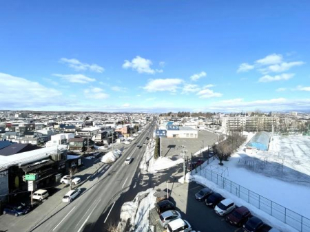 �Z�˂���̒��]�ʐ^�@�o���R�j�[����^�������ɐL�т�ߕ����鐲���������낷�A�f���炵�����]���|�C���g�I���͂ɍ����������Ȃ����ߎ����������܂Ŕ����A7�K�p�����Ȃ�ł͂̊J�����𖈓��Ɛ�ł��܂��B���̋�̍L���͕K���ł��I