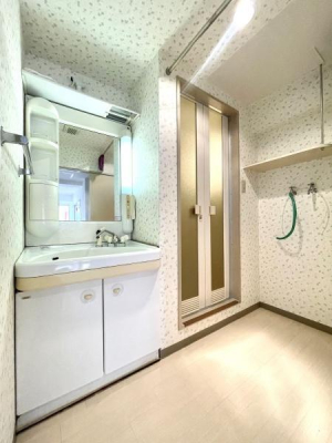 ���ʑ�E���ʏ��@���ʃX�y�[�X�͂�Ƃ肪����A���̎x�x���X���[�Y�ɂł������ł��I����@�u����m�ۂ���Ă��蓮�����V���v���B���[�I��������p�i�̒u����ɂ�����܂���B�S�̓I�Ɏg���₷����ۂł��ˁI