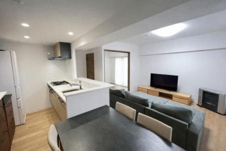 ���r���O�@�ΖʃL�b�`�����̗p���A���r���O�S�̂����n����J���I��LDK�ł��B