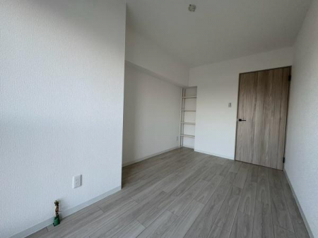 �m���@-