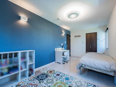�Q���@��Ƃ肠��9.0���̗m���ɂ͕֗��ȃE�H�[�N�C���N���[�[�b�g��������Ă��܂��B�u���[�̕ǎ����������������͋C�����o�B�S����LAN�z�ǂ�����̂ŐQ�������[�N�X�y�[�X�Ƃ��Ă����p���₷���ł��ˁB
