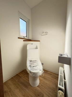 �g�C���@�����݂̂���ؖڒ��̏��Ƀ��t�H�[���B���ƃq�[�^�[����������A�V�K�����ς݂̉��K�ȃg�C���ł��B