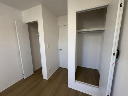 ���[�@�p�r�Ŏg�������ł���2�ӏ��̃N���[�[�b�g�B�ǂ���ɂ����I�ƃp�C�v������A���m���������Ղ�Ǝ��[�ł��܂��B