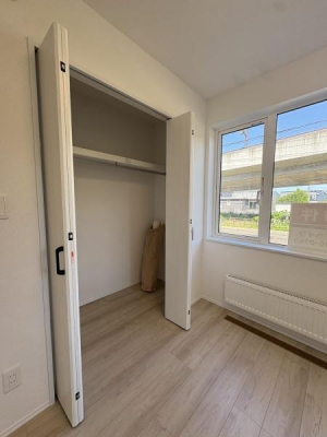 �m���@�J�������L���A�ו����o�����ꂵ�₷���܂�˂��̗p�B��̒����R�[�g�Ȃǂ�����������[�ł���L���ł��B

