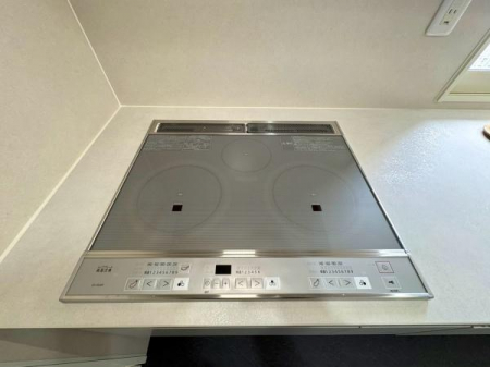 �����@TOTO�̃n�C�O���[�h���j�b�g�o�X�u�V�����v���̗p�B�����E�����@�\�⒲�����ߋ@�\������A�㎿�ŐS�n�悢�o�X�^�C�����y���߂܂��B���������ӂ��f�U�C�������͂ł��I
